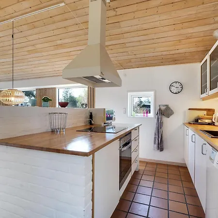 Ferienhaus Cozy And Well-appointed Summer House Close To A Great Bathing *