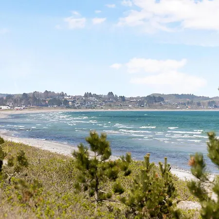 Cozy And Well-appointed Summer House Close To A Great Bathing *